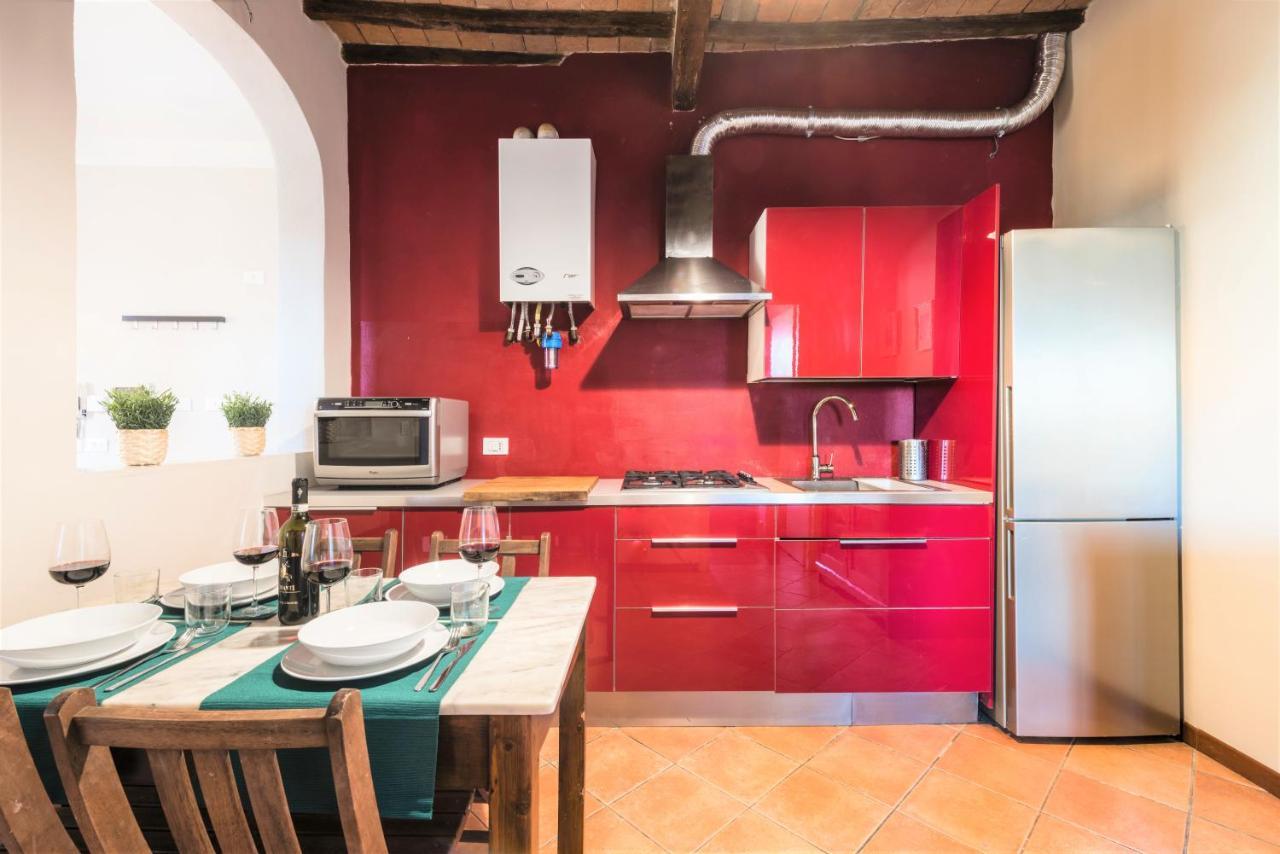 Hostly - La Pera Suite Apartment - 2 Bedrooms, Full Center بيزا المظهر الخارجي الصورة