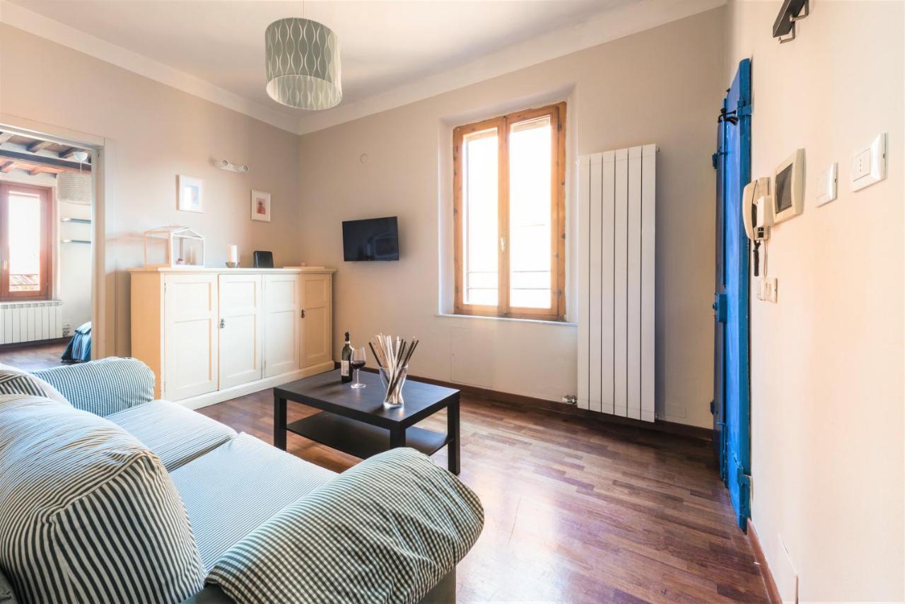 Hostly - La Pera Suite Apartment - 2 Bedrooms, Full Center بيزا المظهر الخارجي الصورة
