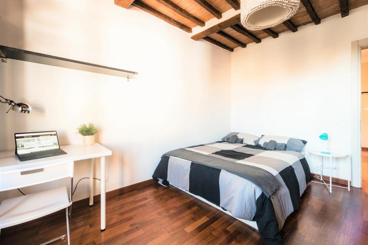 Hostly - La Pera Suite Apartment - 2 Bedrooms, Full Center بيزا المظهر الخارجي الصورة