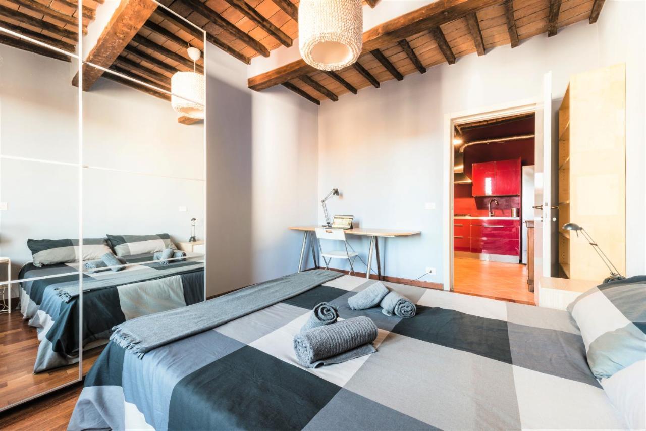 Hostly - La Pera Suite Apartment - 2 Bedrooms, Full Center بيزا المظهر الخارجي الصورة