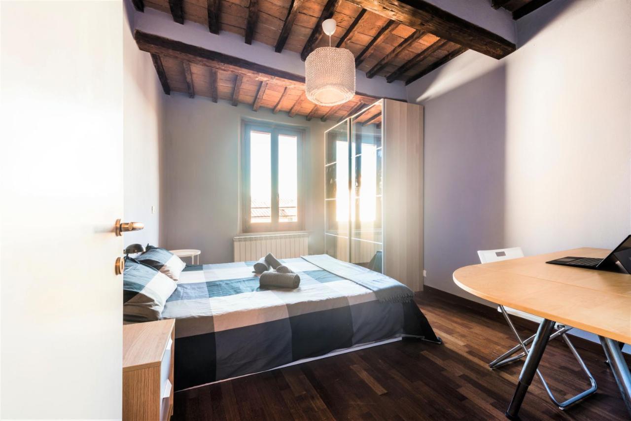 Hostly - La Pera Suite Apartment - 2 Bedrooms, Full Center بيزا المظهر الخارجي الصورة