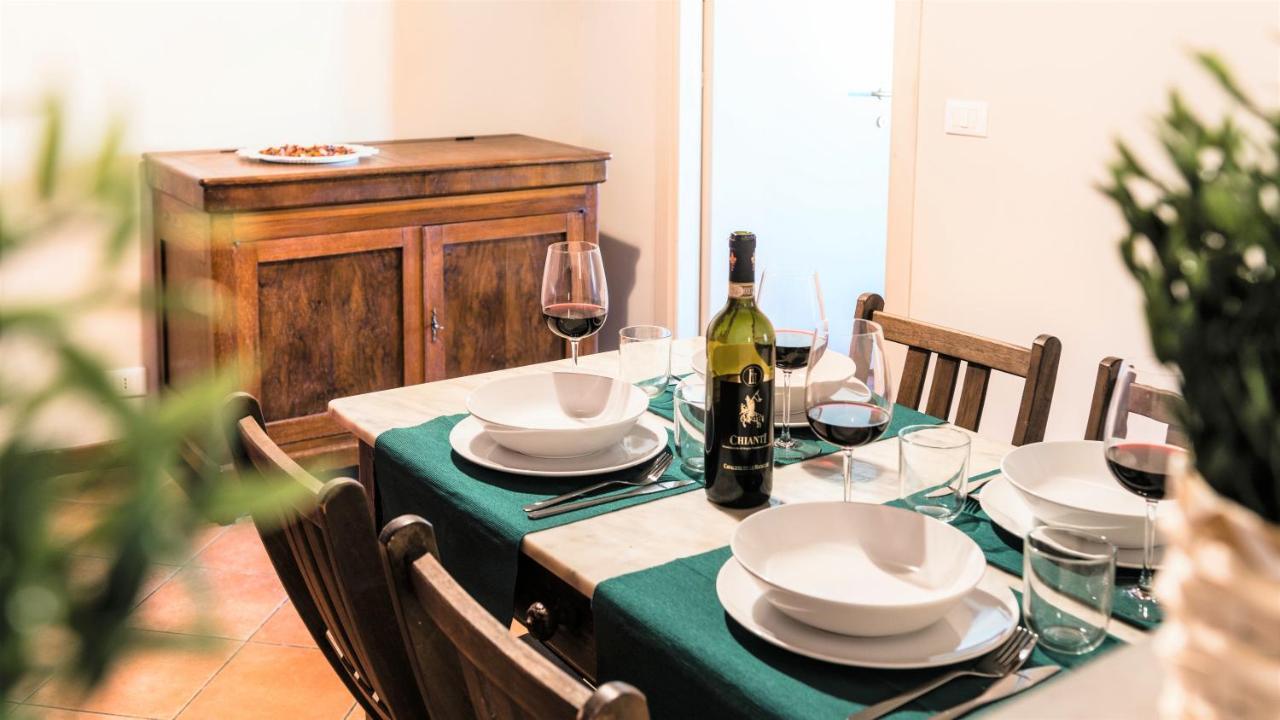 Hostly - La Pera Suite Apartment - 2 Bedrooms, Full Center بيزا المظهر الخارجي الصورة